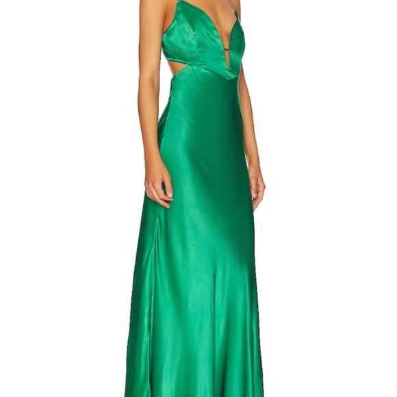 100% viscose
100% polyester
Hand wash
Shoulder straps
Back tie closure
Sateen - Picture 2 of 4